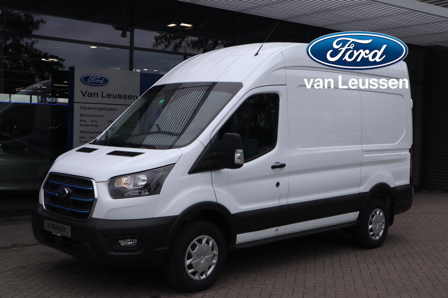 Ford E-Transit - 350 L2H3 TREND 68KWH 2025! 3-PERS STOELVERW. P-SENSOREN ALL-SEASON 4-JAAR/100.000KM FABR.G - AutoWereld.nl