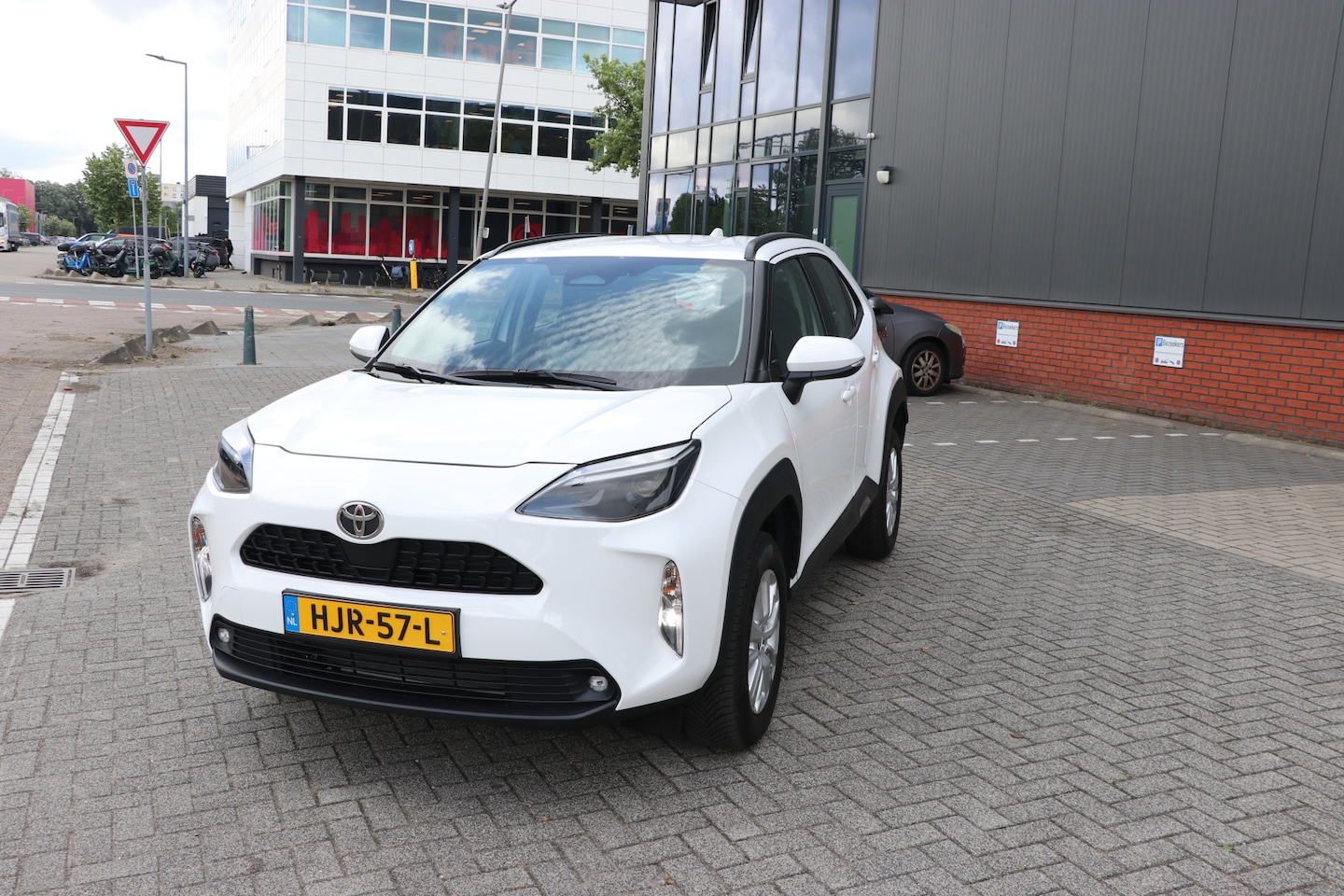Toyota Yaris Cross - 1.5 Hybrid 115 Active NAVI-APP/CAMERA/CLIMA/ADAPT.CRUISE - AutoWereld.nl