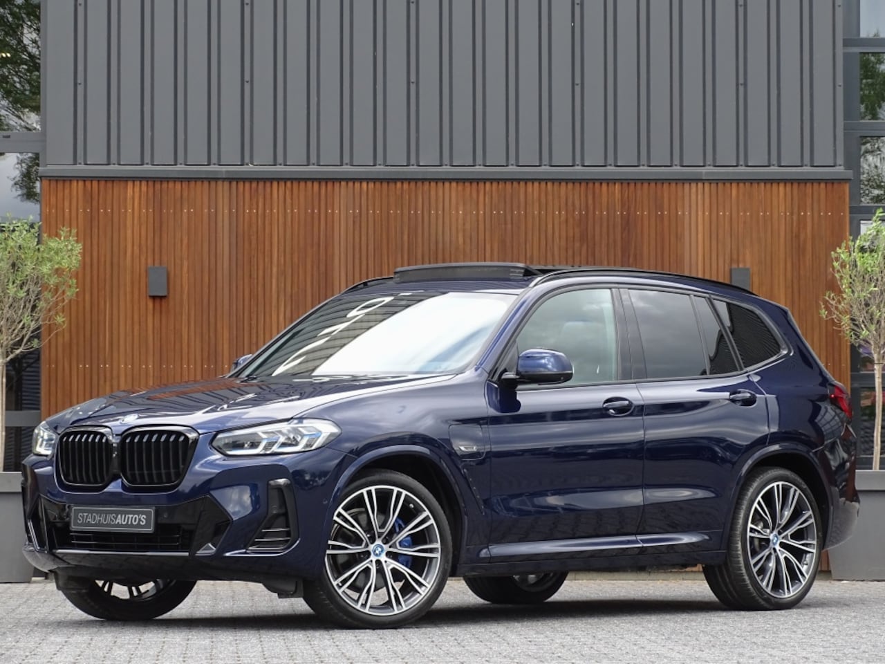 BMW X3 - 30e 292PK X-drive M-Sport / Laser / 360° / Individual / Trekhaak - AutoWereld.nl