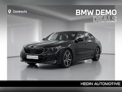 BMW 5-serie - 530e M-Sport Pro | Pano | 20" | Trekhaak | Comfortzetels | Verwacht mei | Nu 79.895,