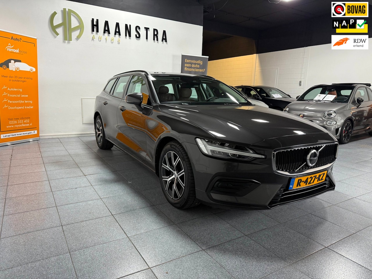 Volvo V60 - 2.0 B3 Essential 1e Eig, Navi-Camera, Leder Int, Apple-Carplay! - AutoWereld.nl