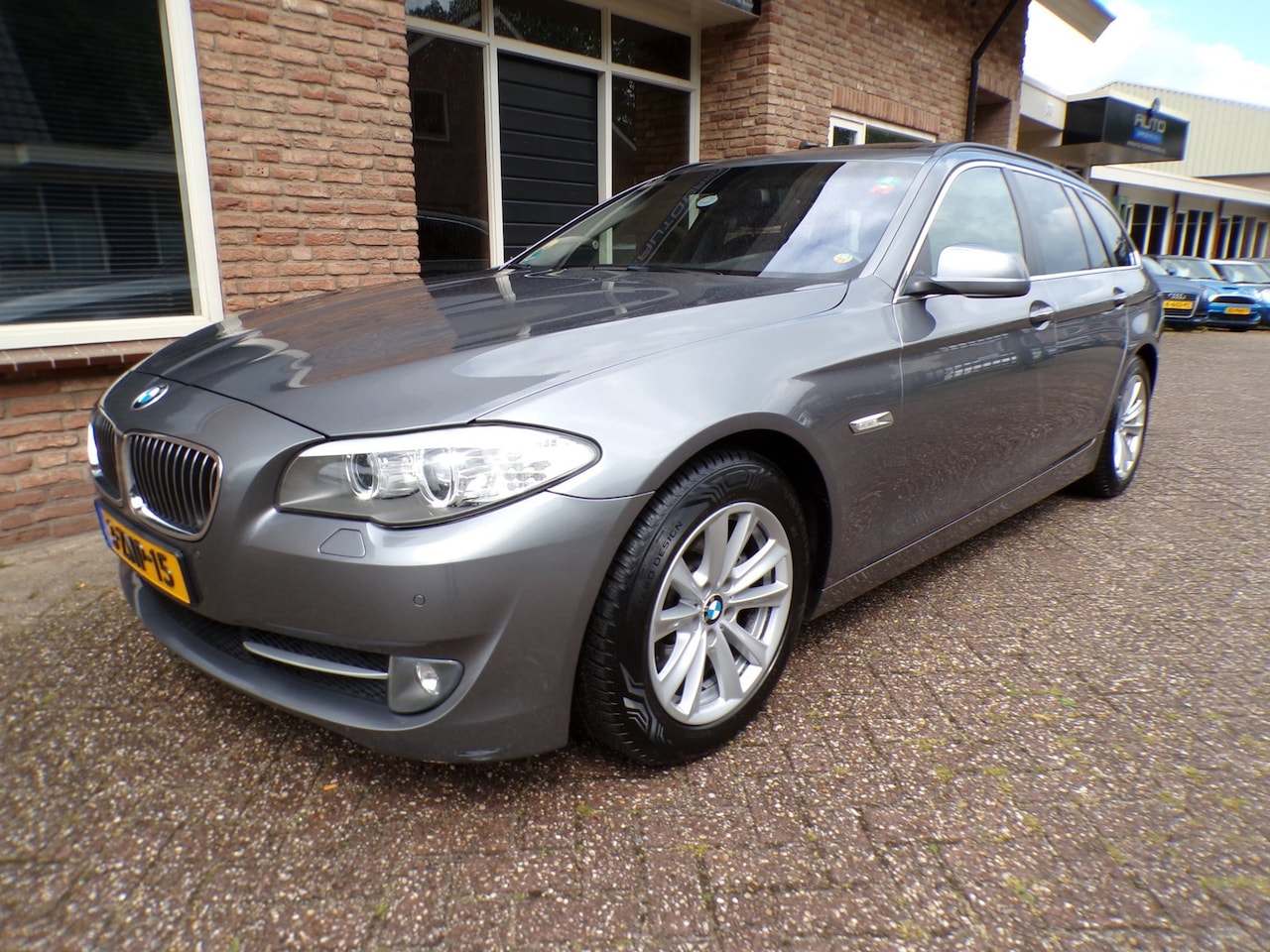 BMW 5-serie Touring - 520d High Executive Automaat / Leder / Navi / Panoramadak - AutoWereld.nl