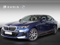 BMW 5-serie - Sedan 550e xDrive | M Sport | Glazen Panoramadak | Harman/Kardon | Stoelverwarming | Camer