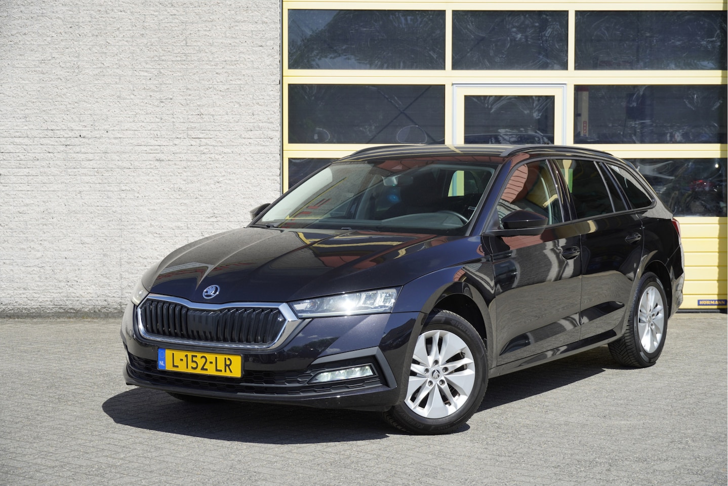 Skoda Octavia Combi - 1.0 TSI Business Edition BJ2021 Lmv 16" | Led V+A | Dynamische knipperlichten | Pdc | Elek - AutoWereld.nl