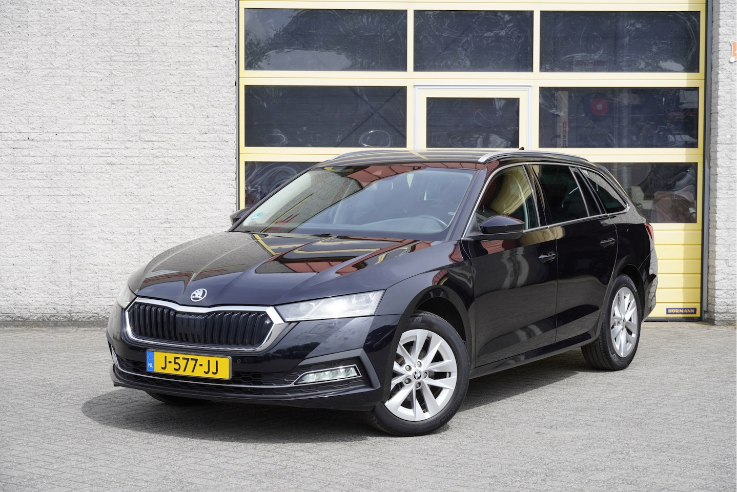 Skoda Octavia Combi - 1.5 TSI 150PK! First Edition BJ2020 Lmv 17" | Led V+A | Pdc | Keyless entry | Elek. trekha - AutoWereld.nl
