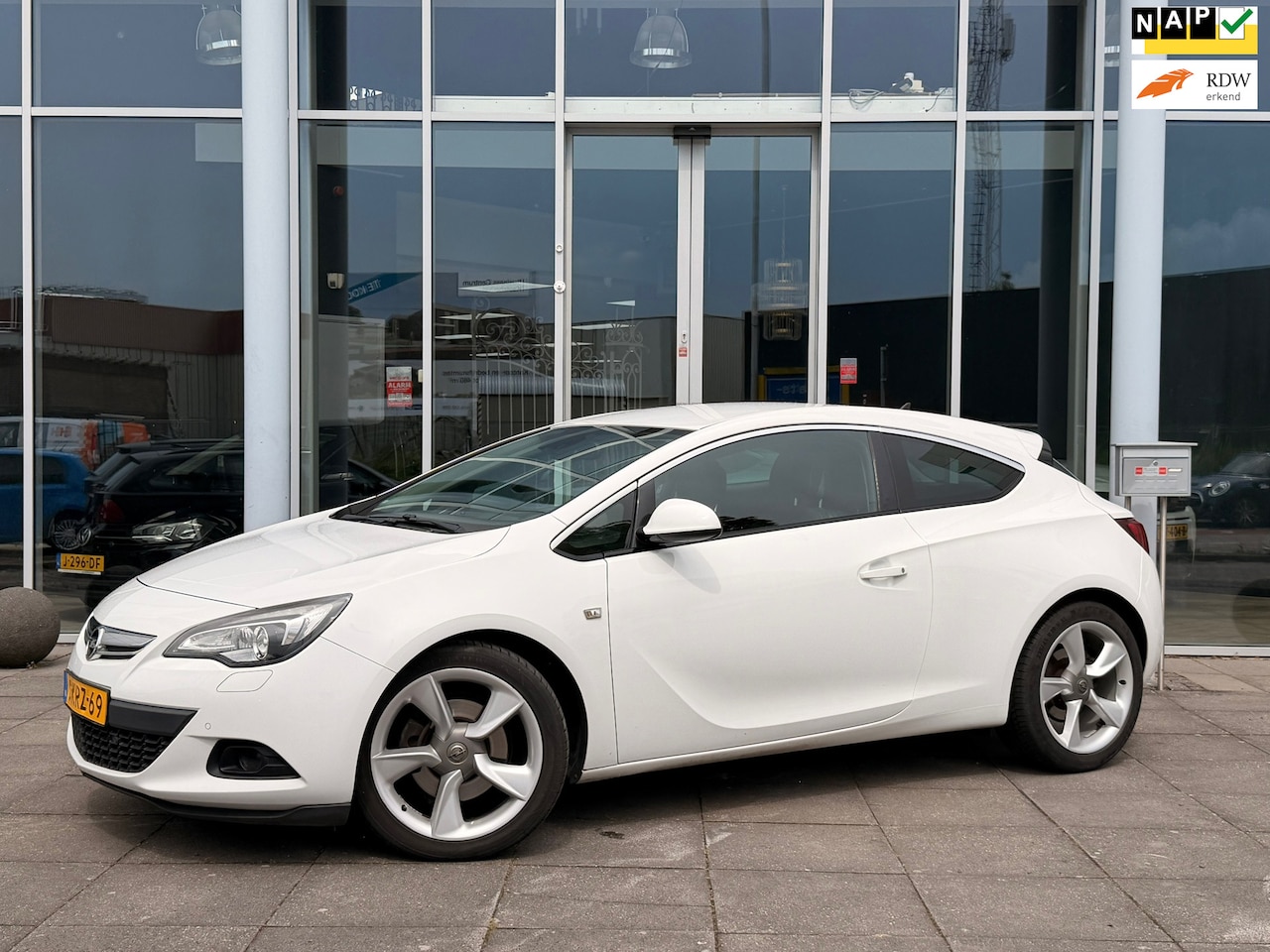 Opel Astra GTC - 1.4 Turbo Sport|Xenon|Nap|Pdc - AutoWereld.nl