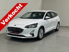 Ford Focus Wagon - 1.0 EcoBoost Titanium Business CLIMA /TREKHAAK / CRUISE / CAMERA Dealer onderhouden Dis.Ke