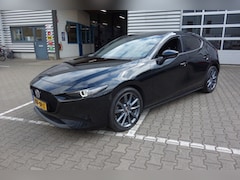 Mazda 3 - 3 2.0 SA-G LUXURY, 360 camera, HUD, Bose, 18 Inch