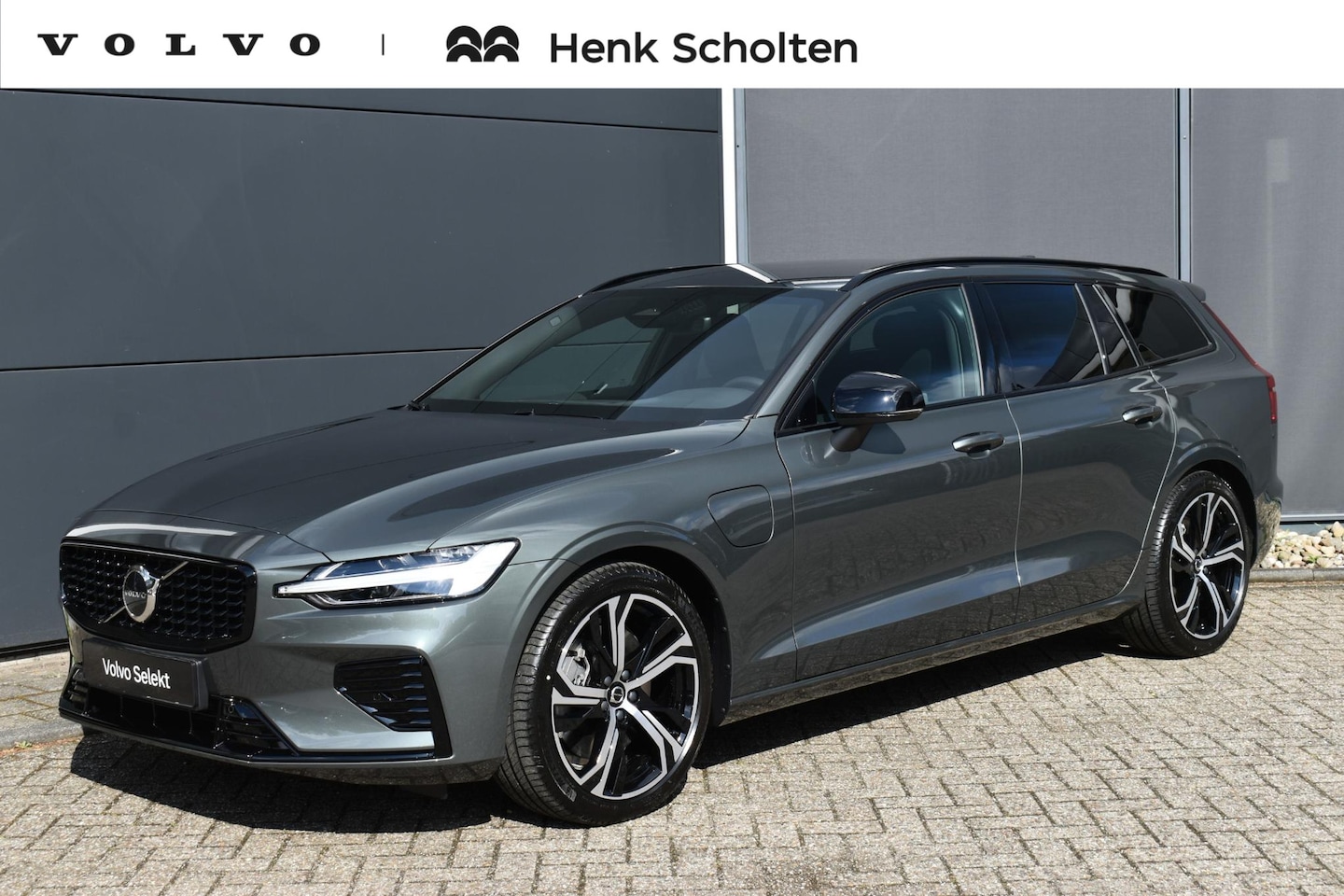 Volvo V60 - T6 Plug-in hybrid AWD Plus Dark | Harman Kardon Premium sound | Google Navigatie | BLIS | - AutoWereld.nl