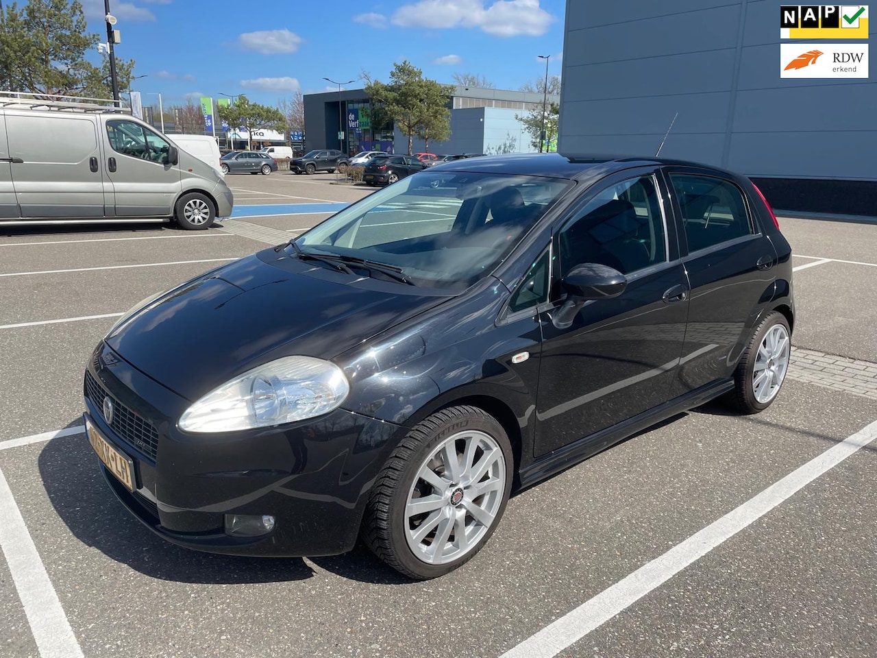 Fiat Grande Punto - 1.4-16V Sport AIRCO/120PK/RIJDT GOED/APK!! - AutoWereld.nl