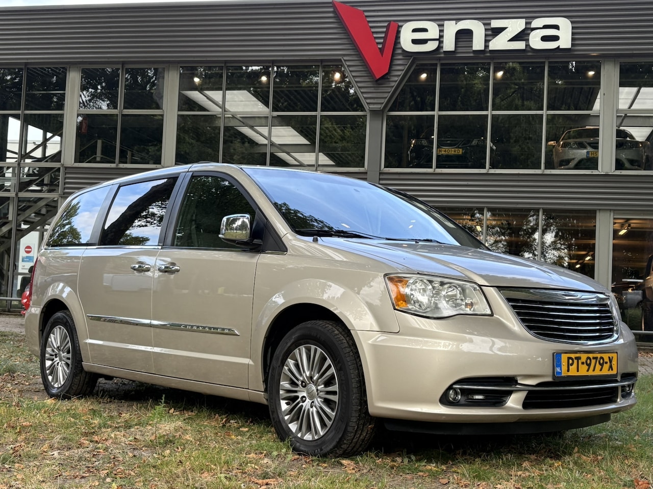 Chrysler Town and Country - 3.6 V6 Stow & Go LIMITED - AutoWereld.nl