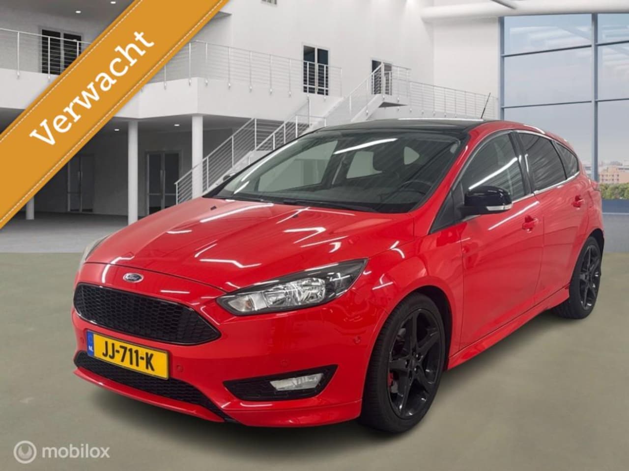 Ford Focus - 1.5 Red Edition ST LINE / PDC / NAP - AutoWereld.nl