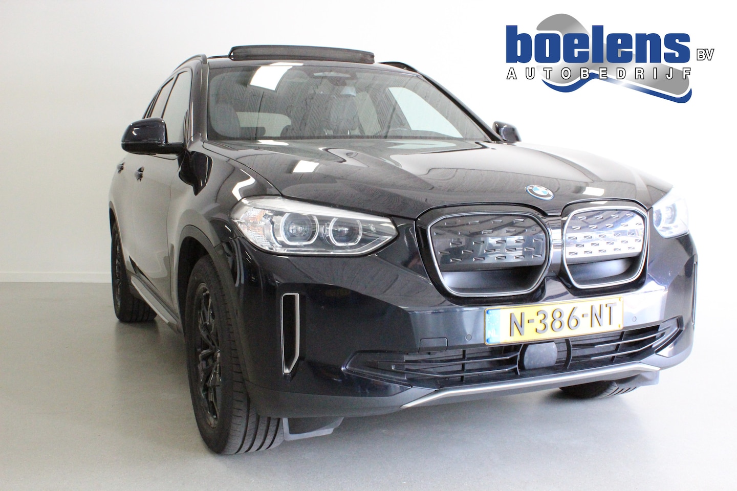 BMW iX3 - Executive 80 kWh | TOP-STAAT! | CARPLAY | PANO-DAK | DAB | WEGKL-TRHAAK | LED | 19'LMV | P - AutoWereld.nl