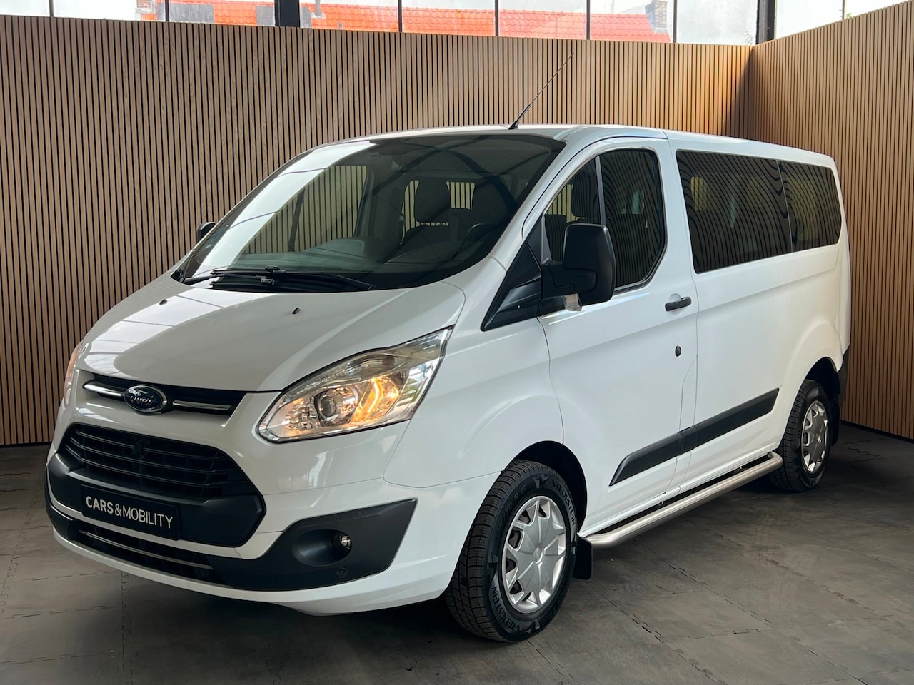 Ford Transit Custom - 9-persoons – taxi klaar – direct inzetbaar – rijklaar - AutoWereld.nl