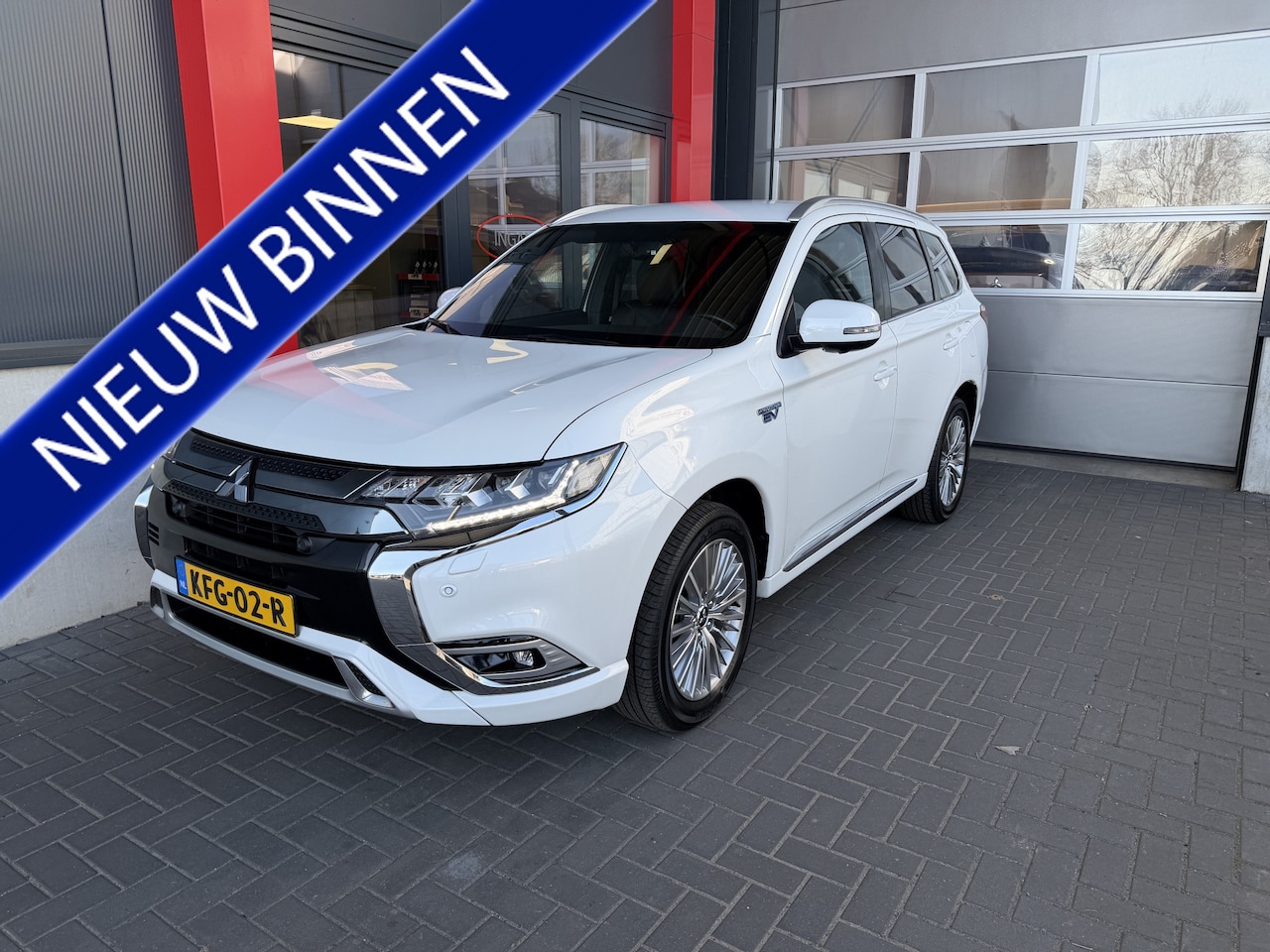 Mitsubishi Outlander - 2.4 PHEV Instyle Diamand Edition/ Dealer onderh. /360º CAMERA/LEDER VOL!/DODE HOEK DET./TR - AutoWereld.nl