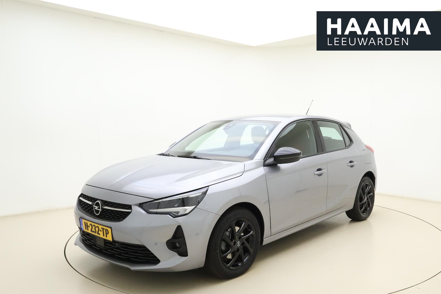 Opel Corsa - 1.2 GS Line Parkeersensoren / Cruise control / Stuurbediening / Sportstoelen / Navigatie / - AutoWereld.nl