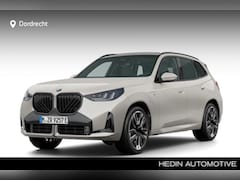 BMW X3 - 30e xDrive | M Sportpakket + Pro | Elektrische trekhaak | Glazen panoramadak | Driving Ass