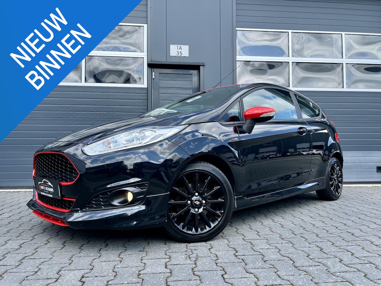 Ford Fiesta - 1.0 EcoB. ST LINE *PDC*ECC*RED ON BLACK - AutoWereld.nl