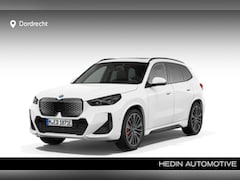 BMW iX1 - eDrive20 67 kWh | M Sportpakket + Pro + Editie | Premium Pack | Harman Kardon | Elektrisch