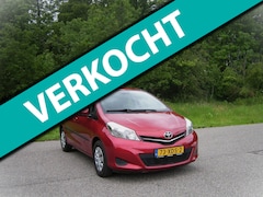 Toyota Yaris - 1.0 VVT-i Aspiration 5 Drs . Airco . Trekhaak . Navi . Media . enz