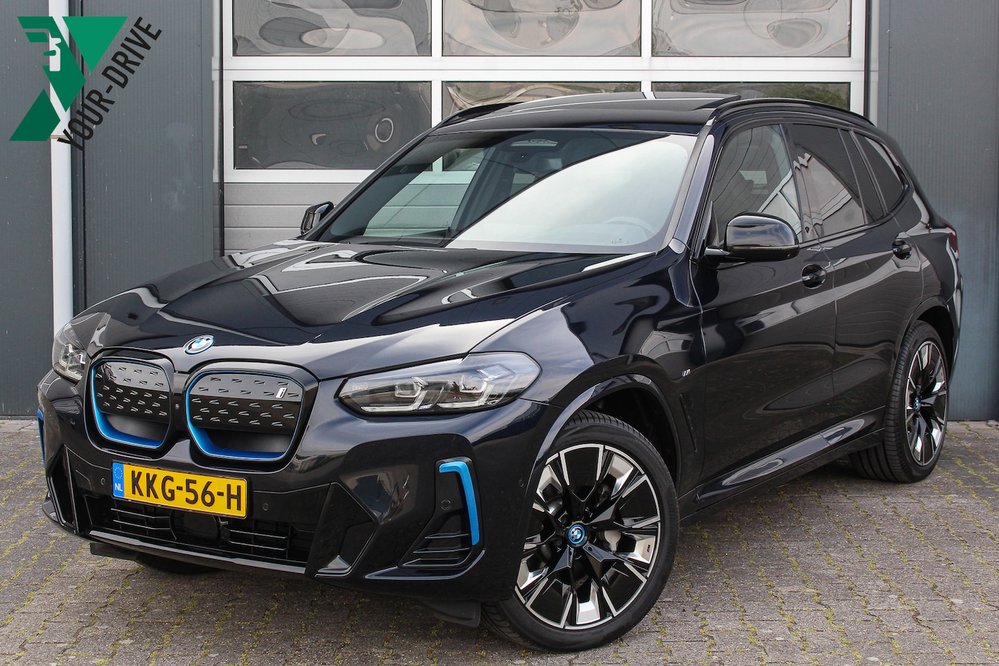 BMW iX3 - M Sport High Executive 80 kWh | 12 Mnd. Garantie & SOH 97,4%| Nette en zeer complete iX3 m - AutoWereld.nl