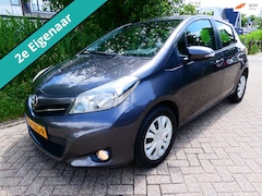 Toyota Yaris - 1.3 VVT-i 100pk 2e eigenaar 5-deurs Airco Navi Trekhaak Degelijk