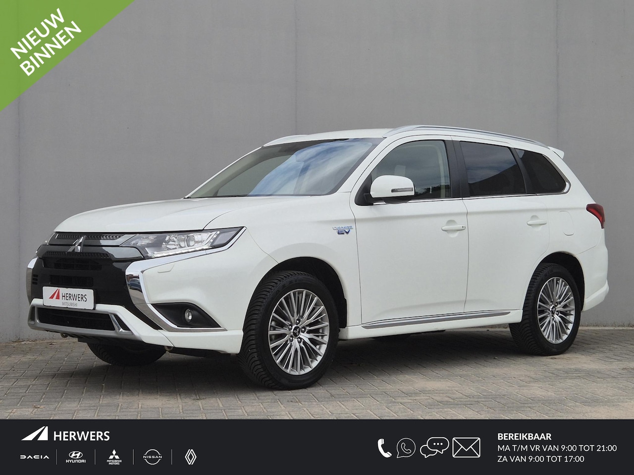 Mitsubishi Outlander - 2.4 PHEV Intense / Dealer onderhouden / 8 jaar Garantie / Afneembare Trekhaak / 1500kg Tre - AutoWereld.nl