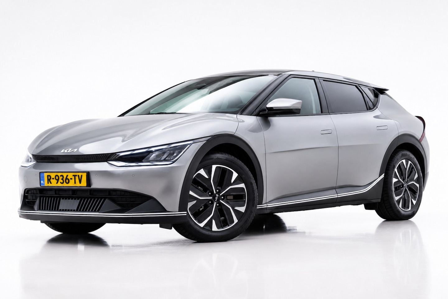 Kia EV6 - Air 58 kWh | SOH 100% | CAMERA | NAP | STOEL - STUURVERWARMING | APPLE CARPLAY | ANDROID A - AutoWereld.nl