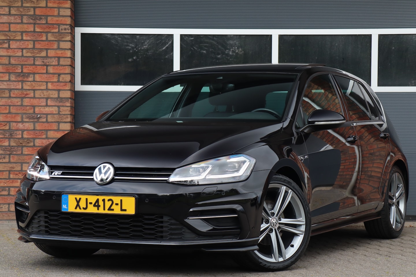 Volkswagen Golf - 1.5 TSI 2x R-line, Pano, trekhaak - AutoWereld.nl