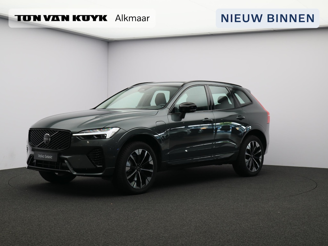 Volvo XC60 - T6 AWD Plug-in hybrid Ultra Dark / Luchtvering / Trekhaak / Pan. dak - AutoWereld.nl