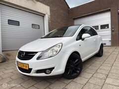 Opel Corsa - 1.4-16V White Edition