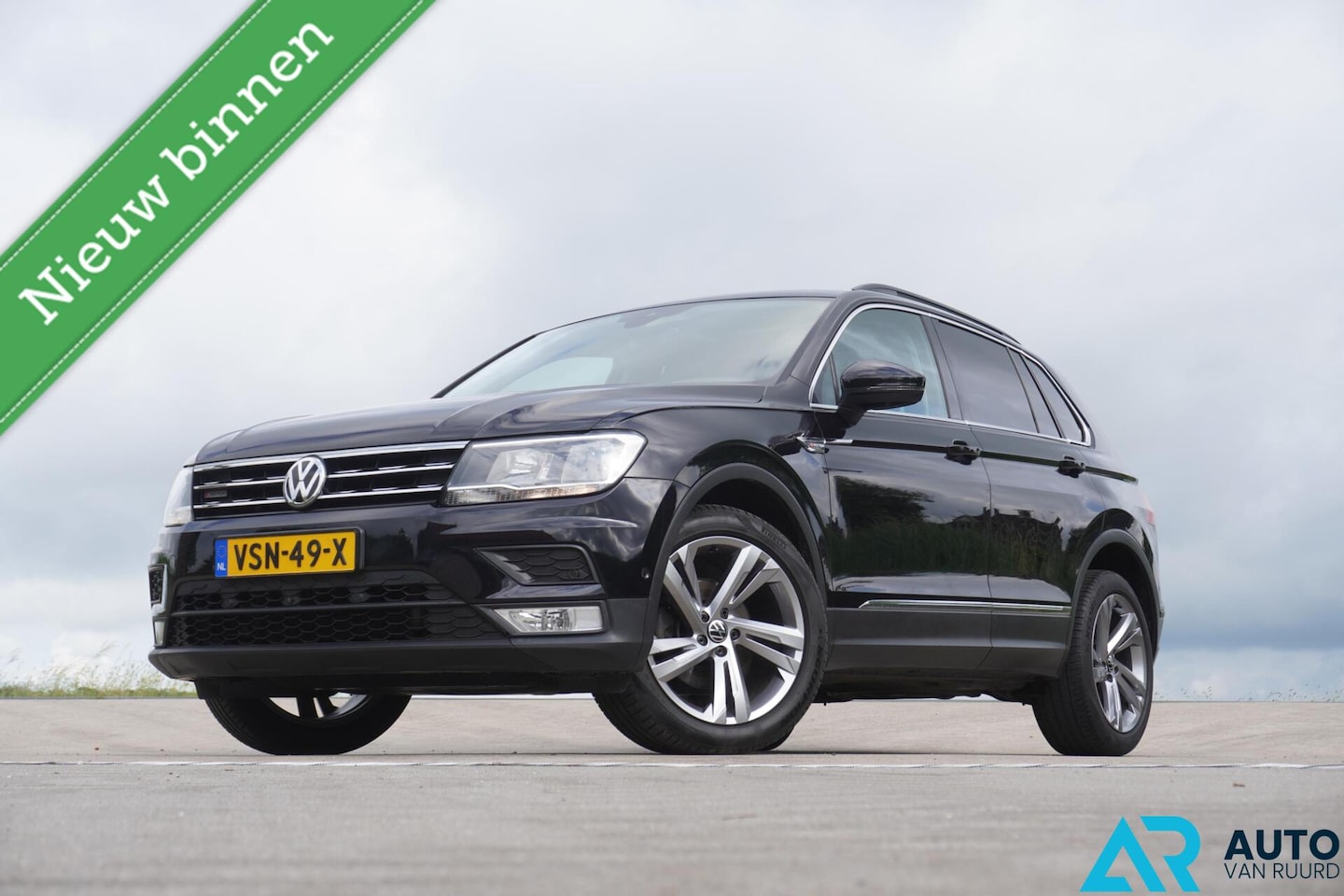 Volkswagen Tiguan - 2.0 TDI 4Motion * Grijs kenteken * MARGE - AutoWereld.nl