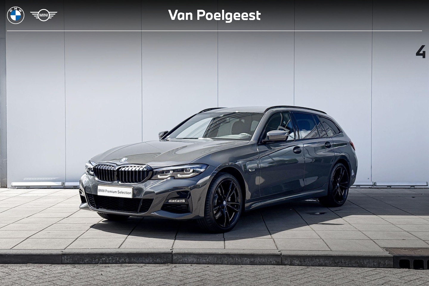 BMW 3-serie Touring - 320e xDrive M-Sport / Adaptief M Onderstel / Parking Assistant / Comfort Acces / Verwarmde - AutoWereld.nl