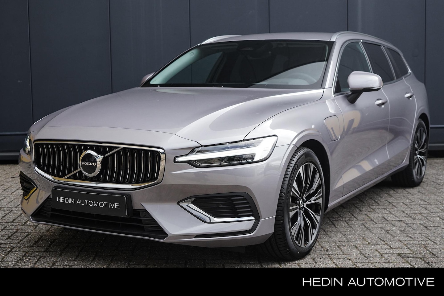 Volvo V60 - 2.0 T6 Plug-in hybrid AWD Plus Bright | Harman/kardon audio | Elektrische voorstoelen | Do - AutoWereld.nl