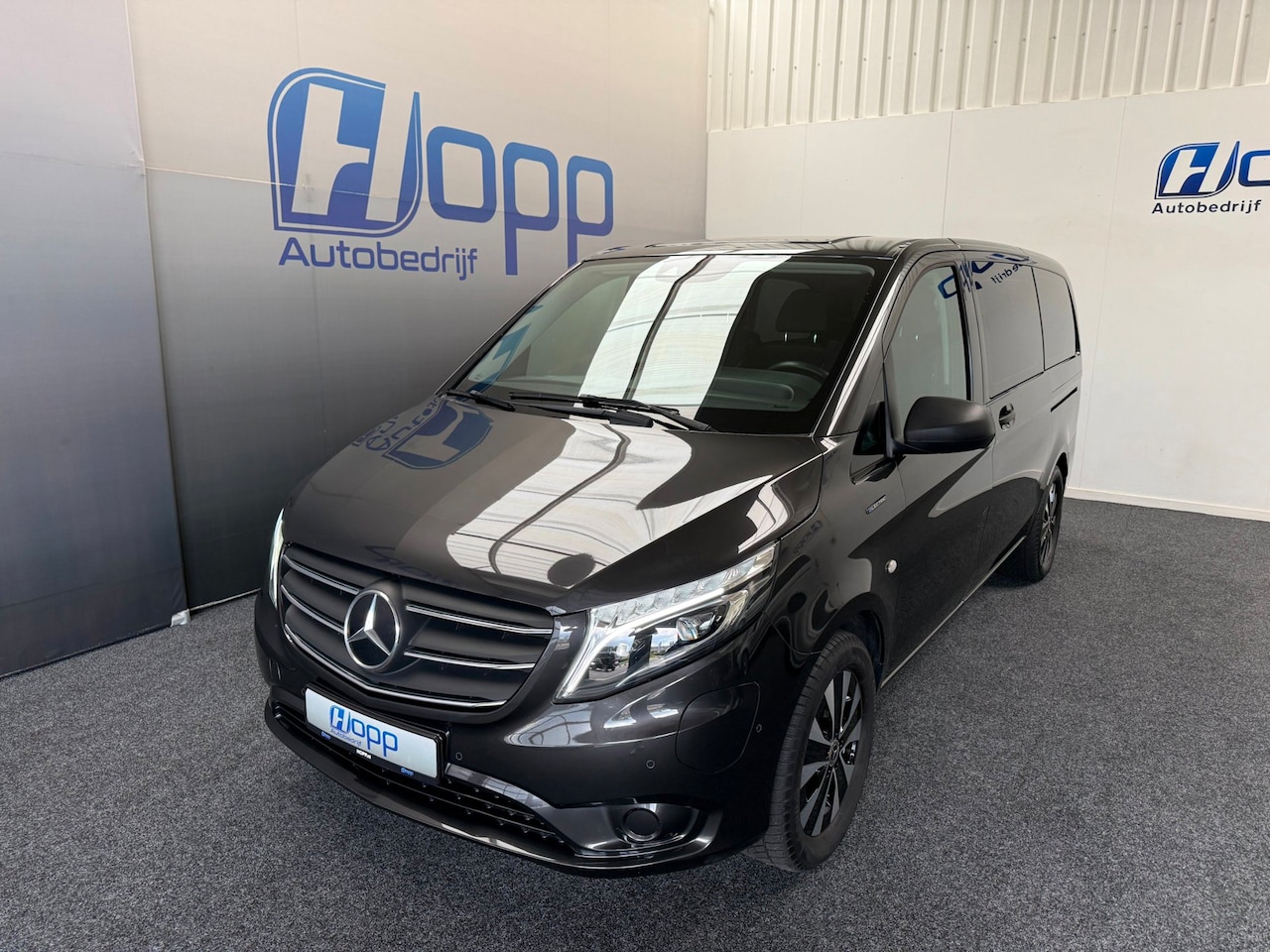 Mercedes-Benz eVito Tourer - PRO L2 - 8-PERS - 90Kwh - Leer - TAXI Klaar - Camera - 360KM actieradius - Garantie - AutoWereld.nl