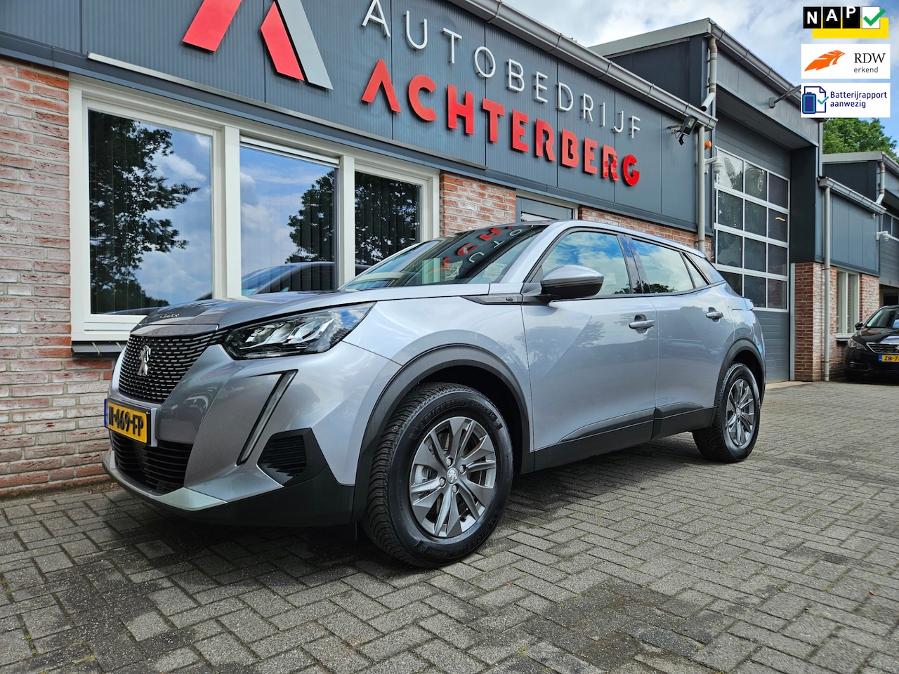Peugeot e-2008 - EV Active Pack 50 kWh SOH 97%! Carplay! NAP! Dealer Onderhouden! Airco/Clima! - AutoWereld.nl