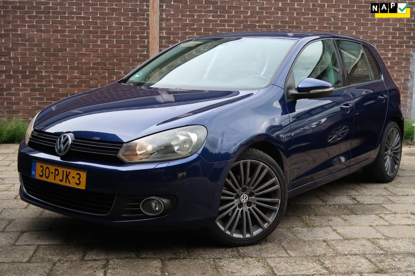 Volkswagen Golf - 1.2 TSI Comfortline BlueMotion *Rijklaarprijs *Stoelverwarming *Onderhouden - AutoWereld.nl
