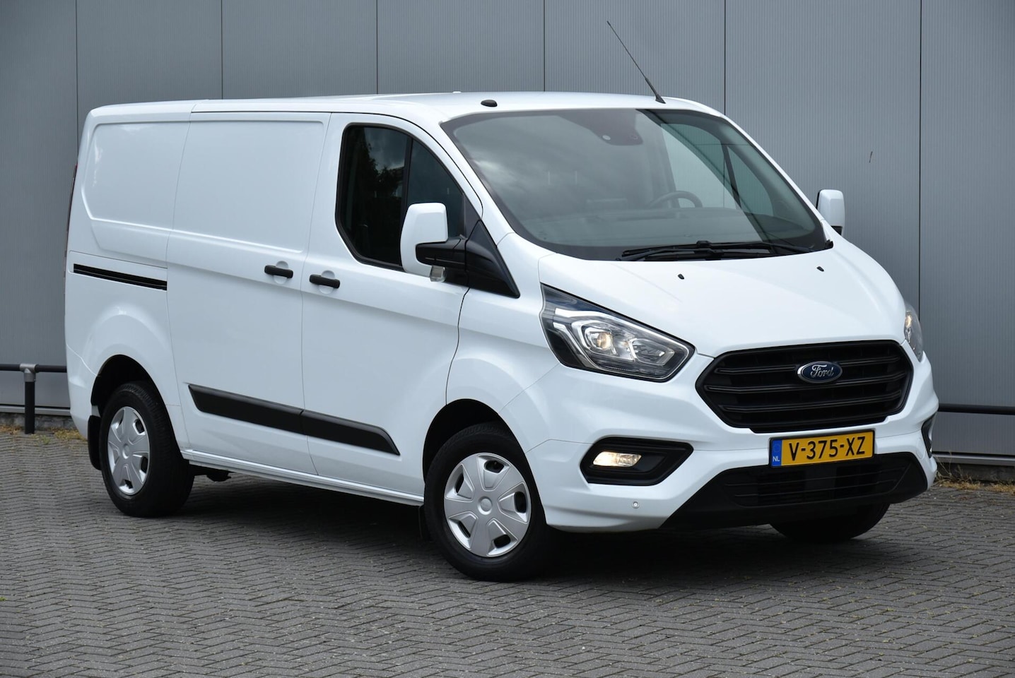 Ford Transit Custom - 2.0 TDCI L1H1 Airco Navi Trekhaak Cruise - AutoWereld.nl