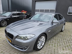 BMW 5-serie - 523i High Executive AIRCO/CRUISE/LEER/NAVI APK05/2027 VASTEPRIJS