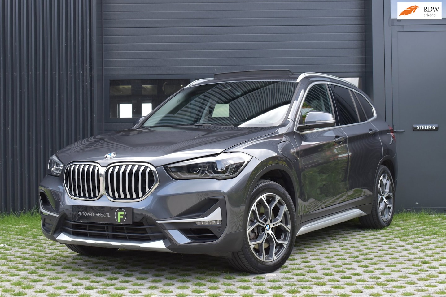 BMW X1 - XDrive25e High Executive xLine | PANO | TREKHAAK | HEAD-UP | 1E EIG | DEALER | CAMERA - AutoWereld.nl