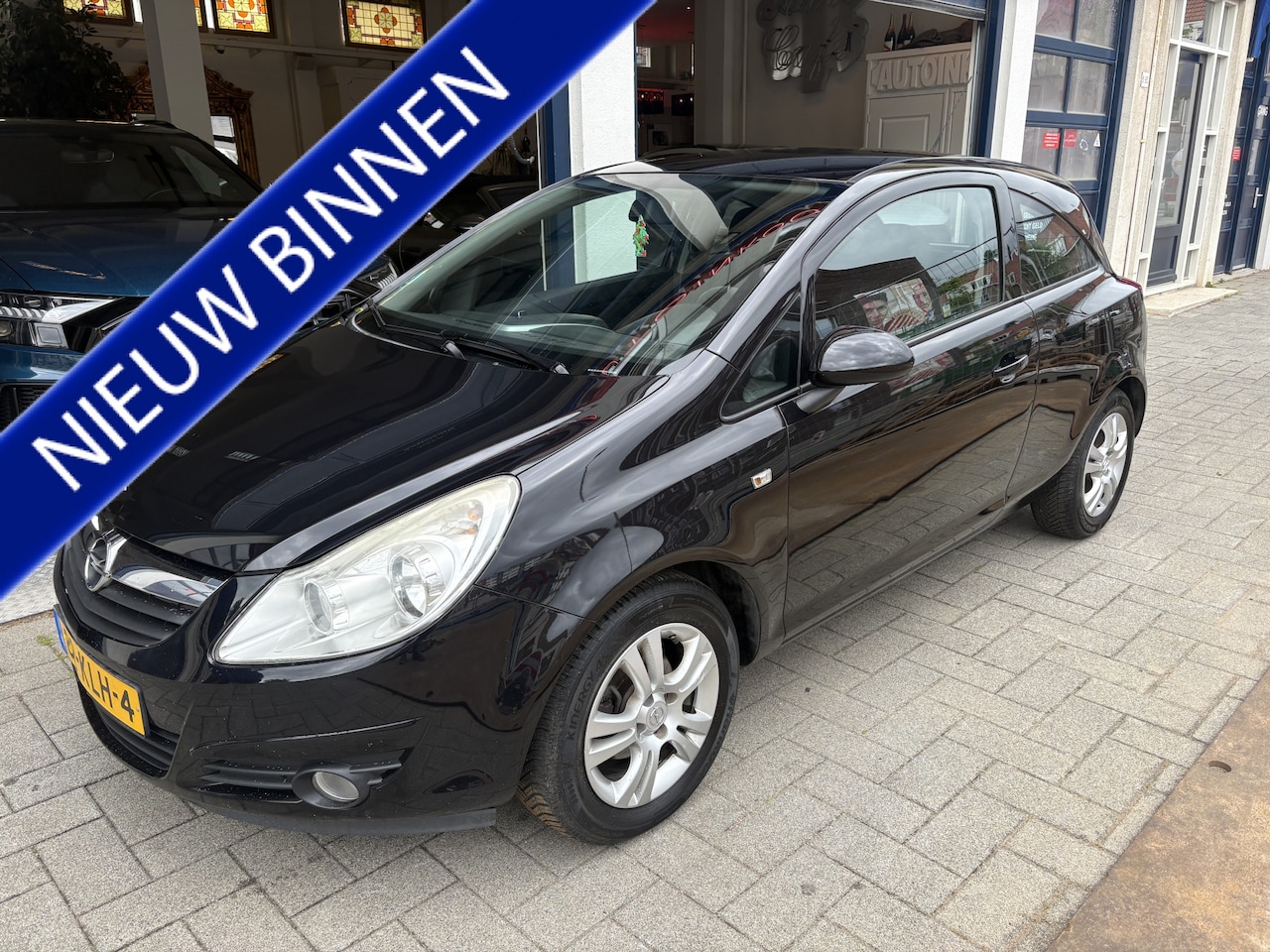 Opel Corsa - 1.4-16V White Edition NL AUTO. SPORTVELGEN - AutoWereld.nl