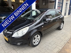 Opel Corsa - 1.4-16V White Edition NL AUTO. SPORTVELGEN