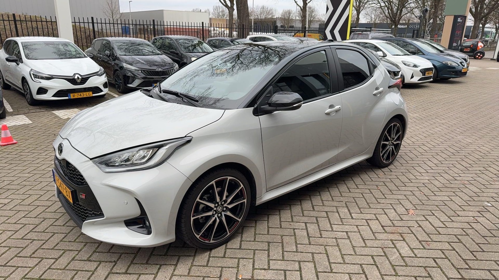 Toyota Yaris - 1.5 Hybrid GR Sport | panoramadak | Climate control | Camera | - AutoWereld.nl