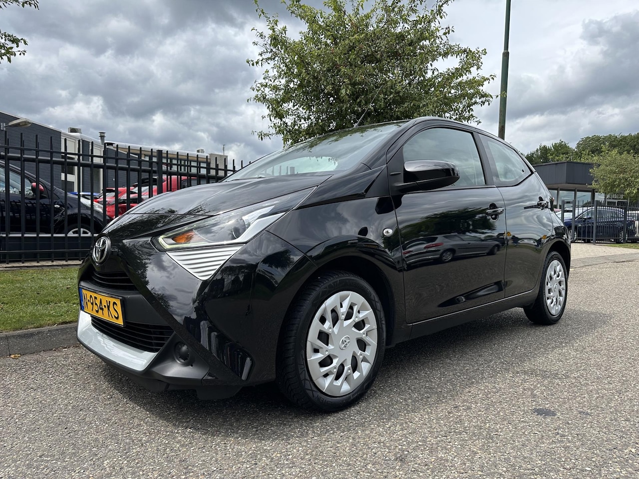 Toyota Aygo - 1.0 VVT-i 72pk 5D X-Play Apple Carplay Parkeer Camera - AutoWereld.nl