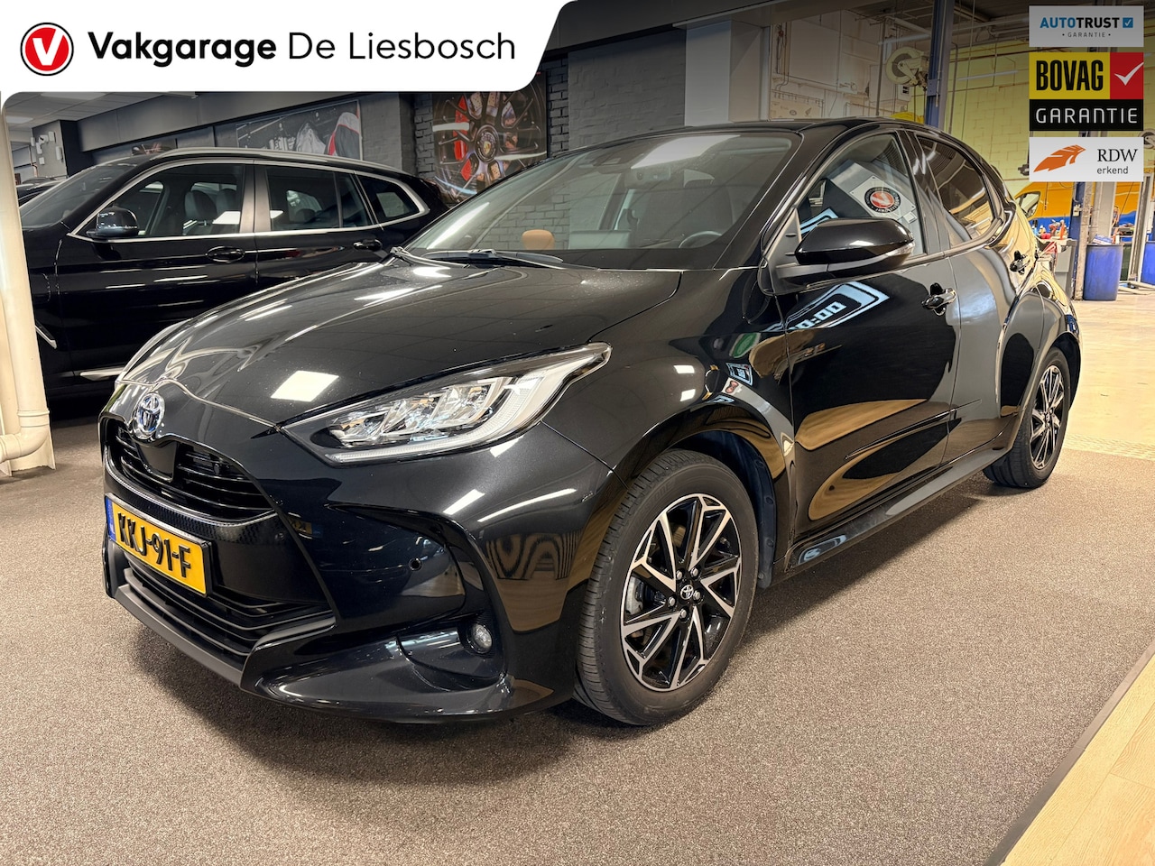 Toyota Yaris - 1.5 Hybrid Style / LED / head-up / panoramadak / camera / keyless - AutoWereld.nl