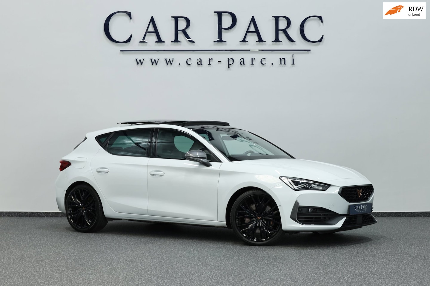 CUPRA Leon - 2.0 TSI VZ 300+PK LED/VIRTUAL/SFEER/PANO/HALF LEER+S.VERWARMING+MEMORY/19"/CAM/ACC/ECC/12 - AutoWereld.nl