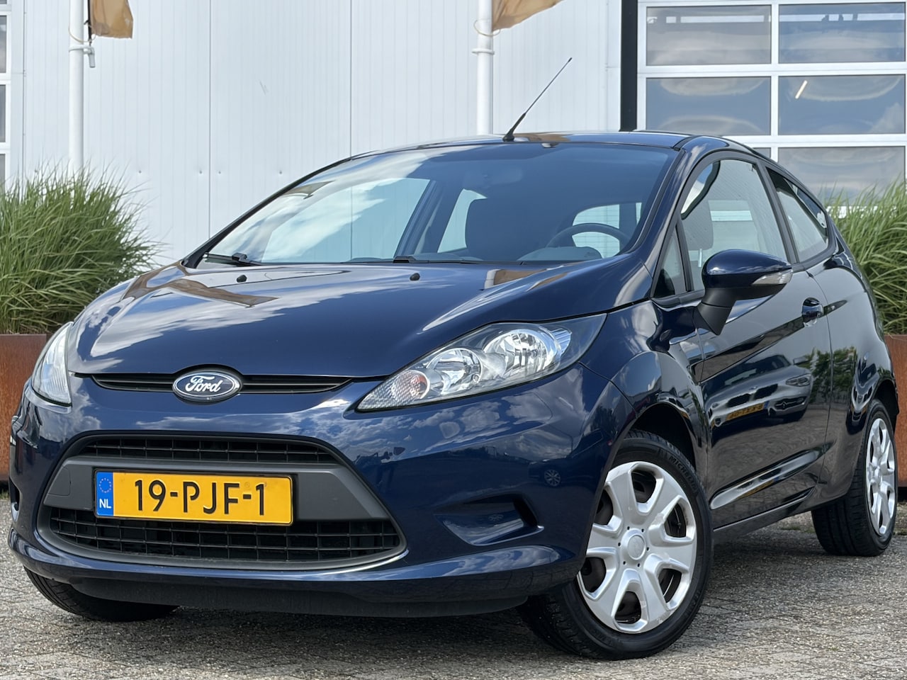 Ford Fiesta - 1.25 Limited 60 pk | Nieuwe distributieriem | Airco | Elektrische ramen voor | Isofix beve - AutoWereld.nl