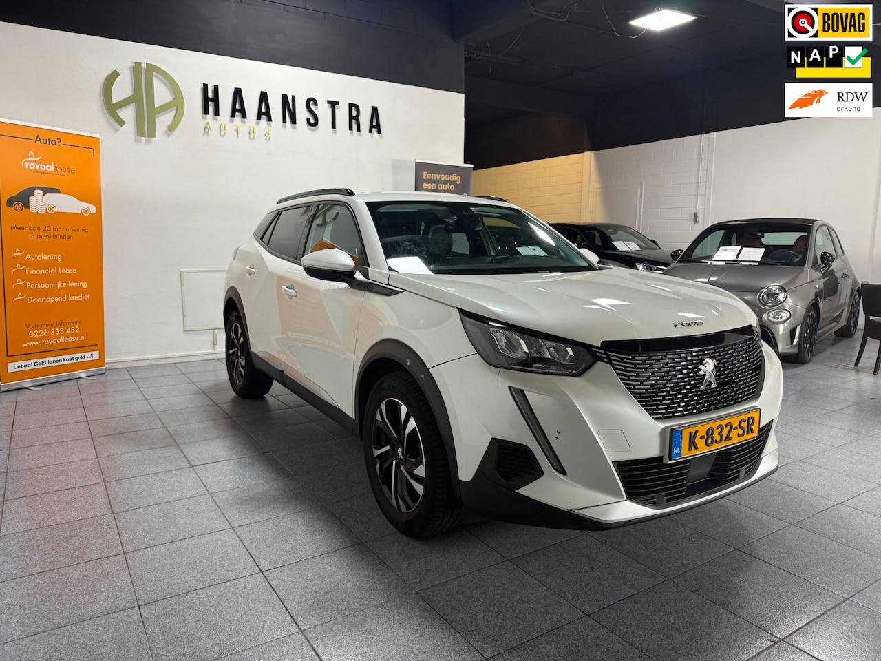 Peugeot 2008 - 1.2 PureTech Allure Navigatie Apple-Carplay NL Auto! NAP - AutoWereld.nl