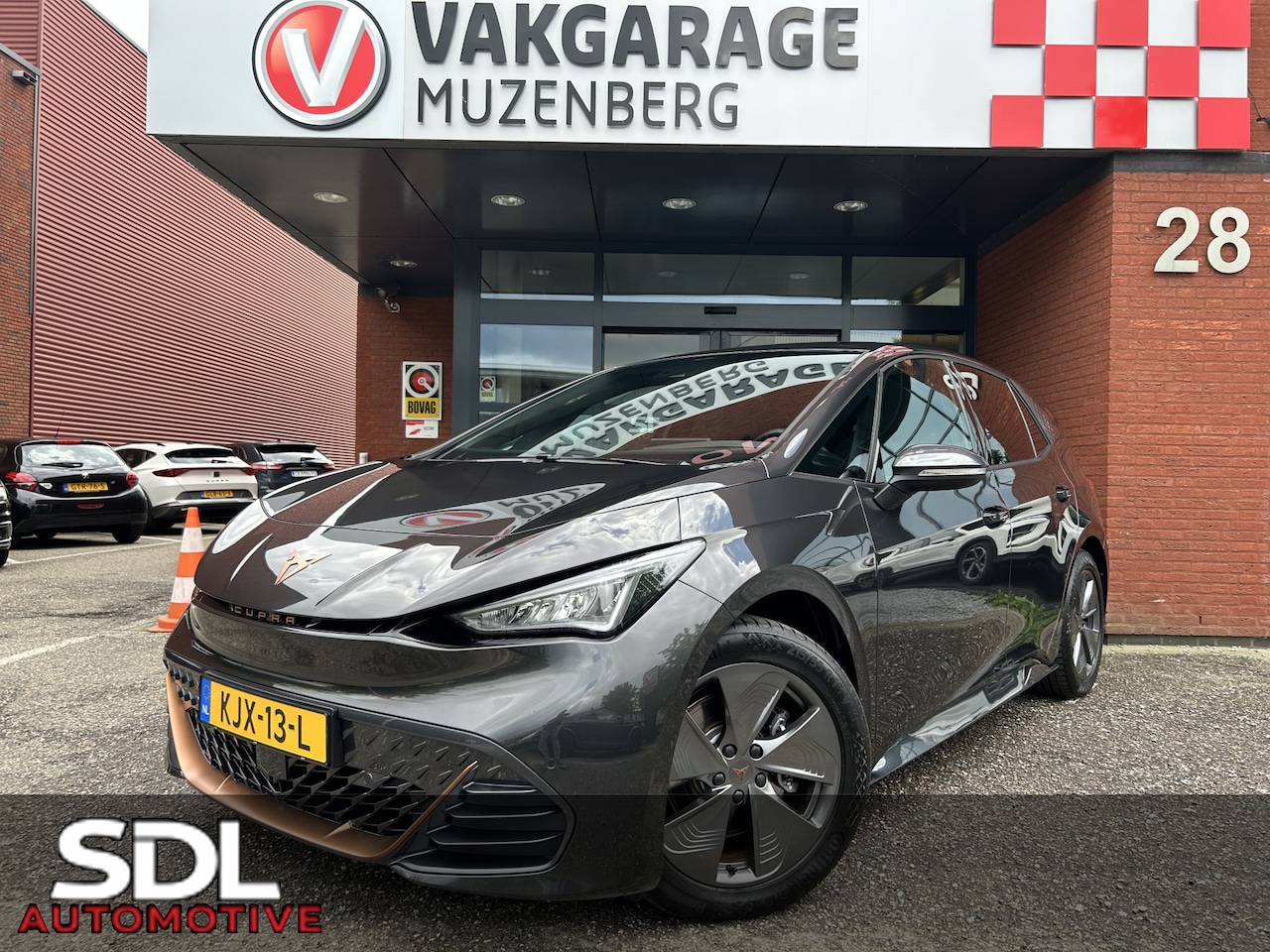 CUPRA Born - Business Plus 62 kWh // ADAPT. CRUISE // FULL LED // CAMERA+SENSOREN // SFEERVERLICHTING / - AutoWereld.nl