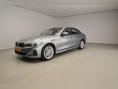 BMW 3-serie - Sedan 320e | LED | Leder | Navigatie | Sportstoelen | Clima | PDC | DAB | Alu 17 inch